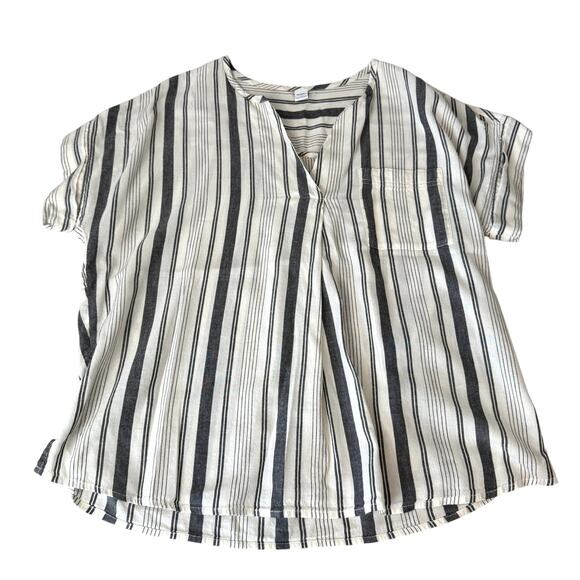Women's Striped Ivory and Gray Boxy Short Sleeve Blouse Size Medium - Picture 1 of 6